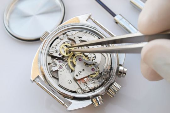 Jak zbudowany jest zegarek? Eksperci wyjaśniają!